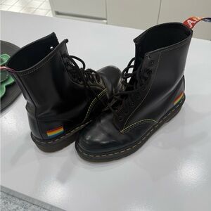 Dr. Martens 1460 Guard Panel black leather lace up boot Sz: USL8/USM7, Like New